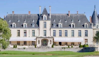 Huur een helikopter voor het Château D’Augerville bij Fontainebleau