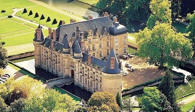 Huur een helikopter voor het Château D’Esclimont met overvlucht van de Tour de Paris