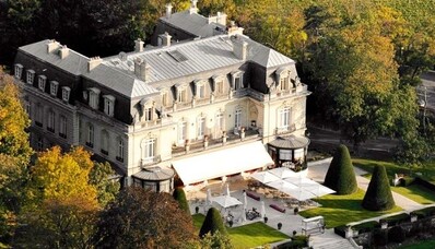 Huur een helikopter om naar Les Crayères (Reims Champagne) te vliegen
