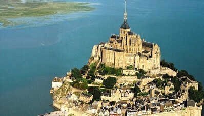 Huur een helikopter om Mont-Saint-Michel te ontdekken