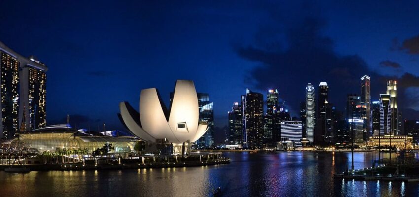Emplacement de jet privé : Skyline de Singapour avec Marina Bay Sands.