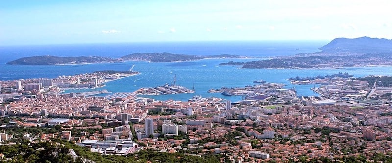 Transfert Hélicoptère Toulon Hyères : vue aérienne époustouflante.
