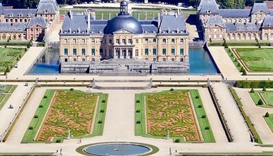 Huur een helikopter : Vlieg over Château De Vaux-Le-Vicomte vanuit Parijs Issy-Les-Moulineaux