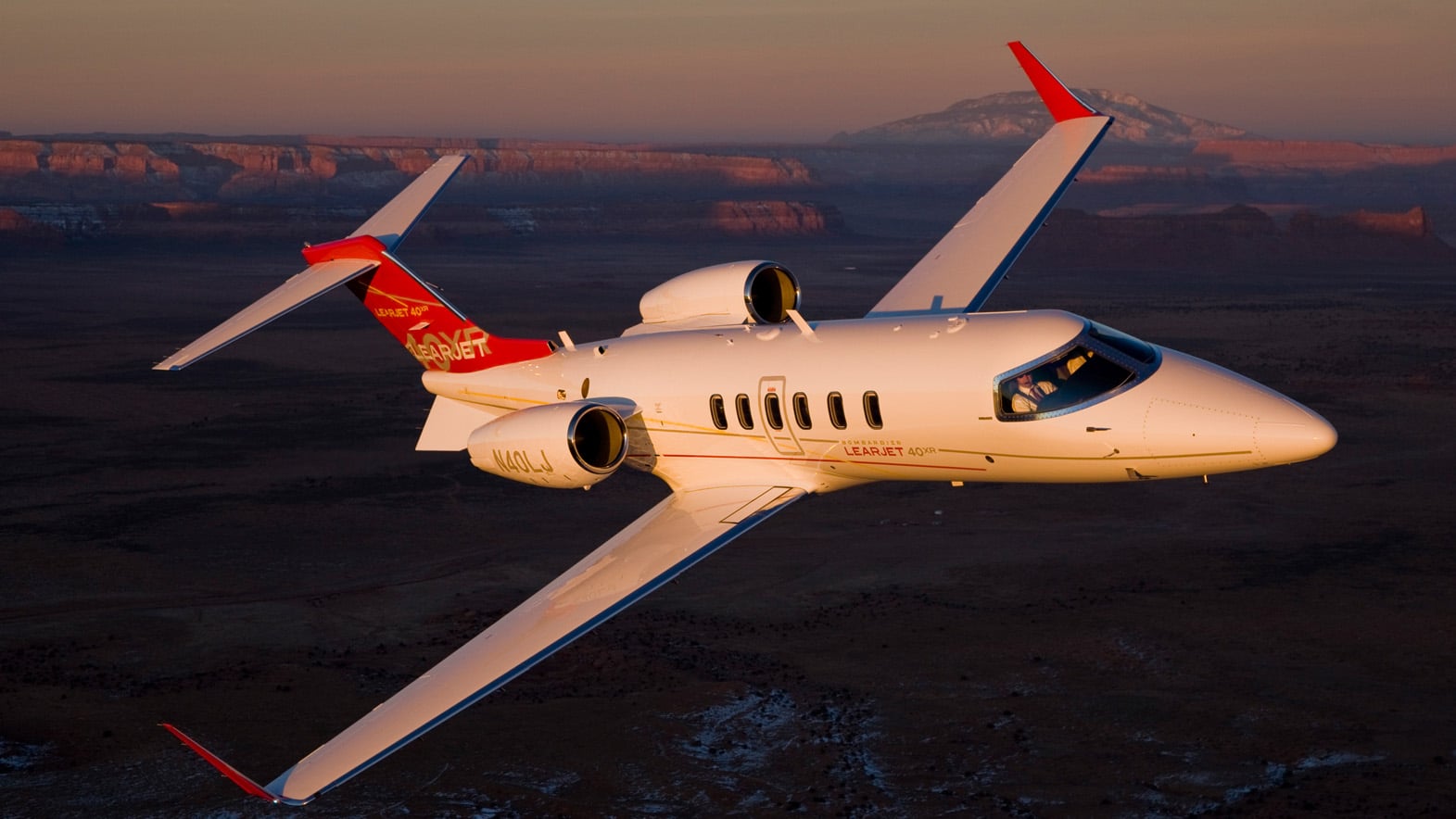 location de jet privé : LEARJET 40XR au coucher du soleil