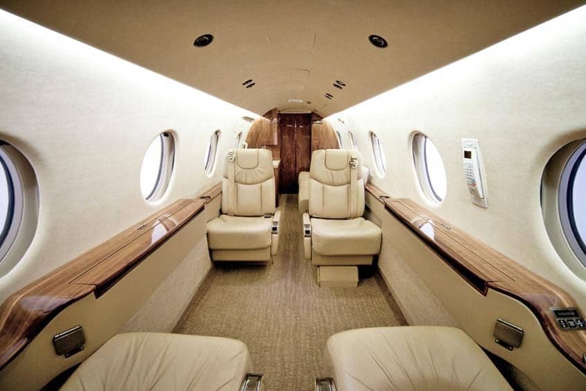 location jet privé : intérieur BEJEECHJET 400 cuir beige