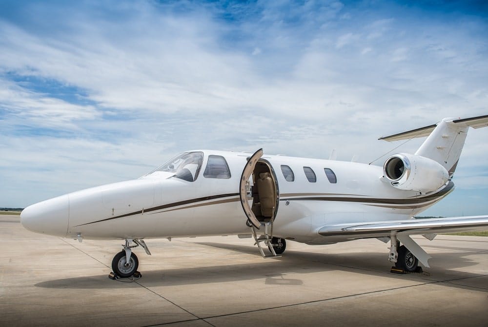 Location de jet privé : petit jet au design élégant.