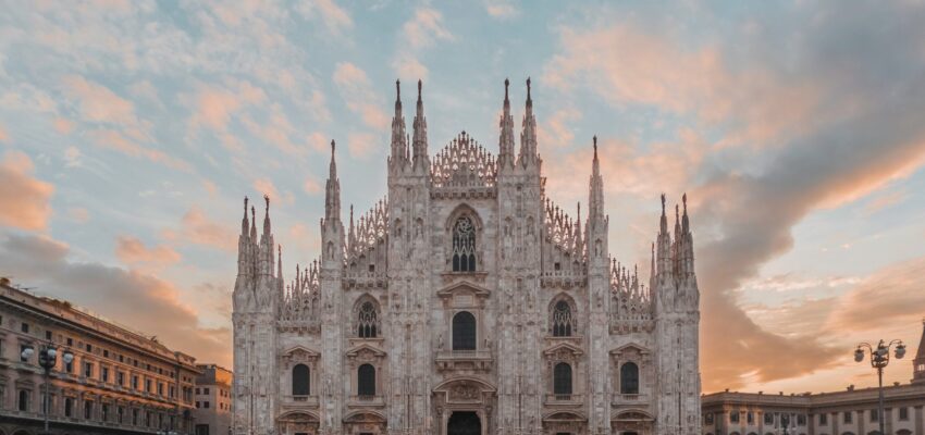 location de jet privé devant le Duomo majestueux