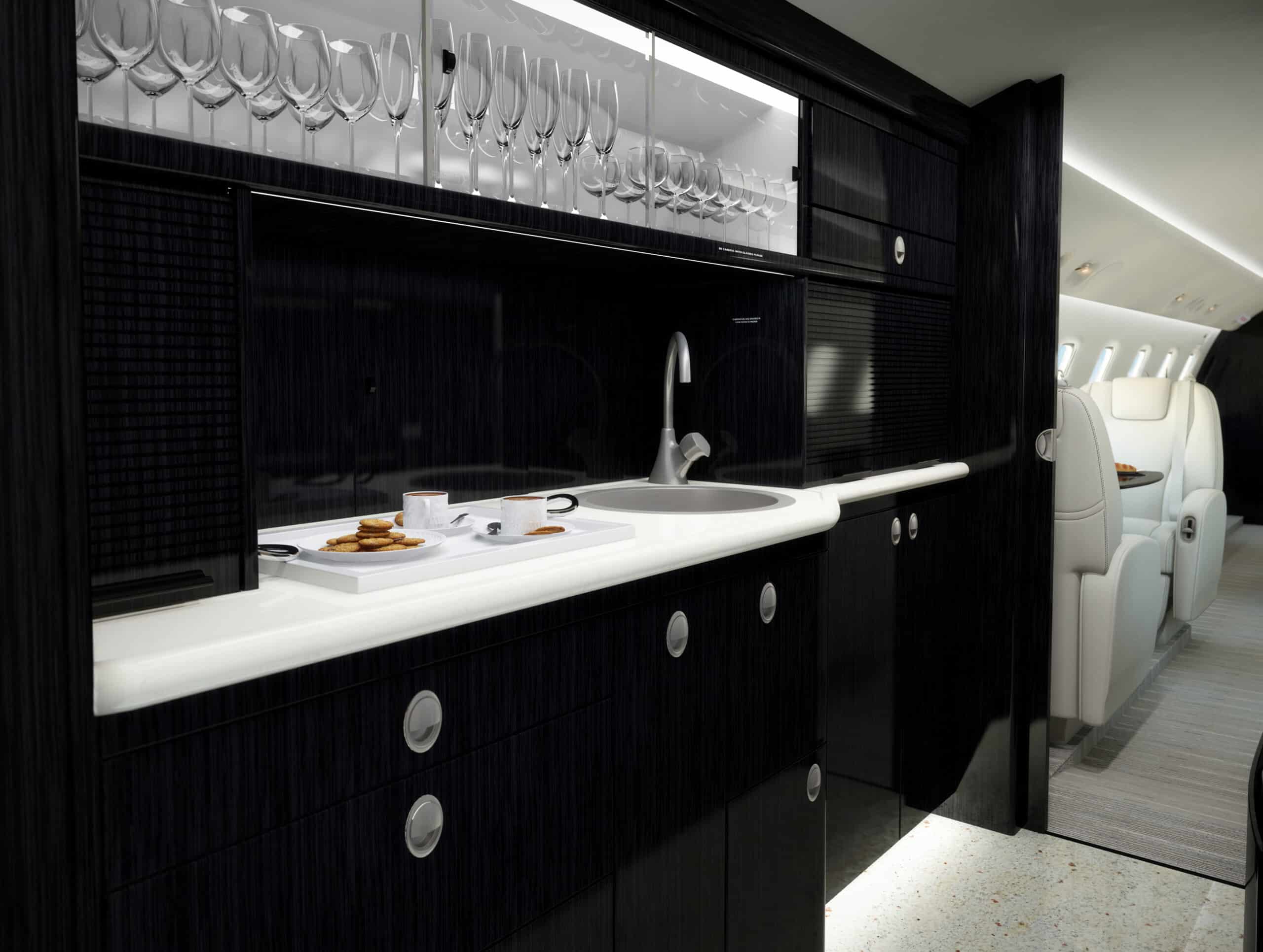 Legacy 650 cuisine
