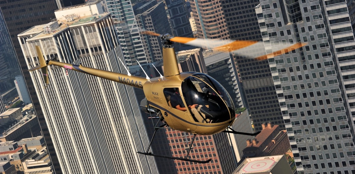 Hélicoptère Robinson R22 jaune