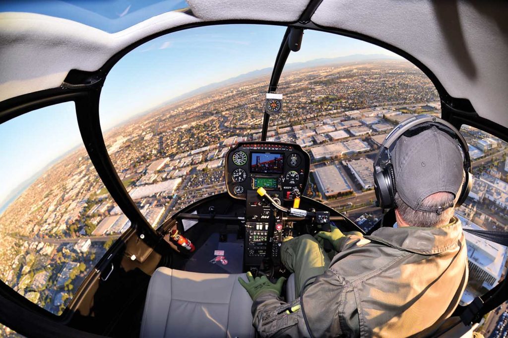 Hélicoptère Robinson R22 vue depuis le cockpit
