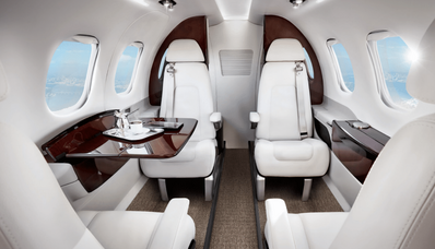 De grote cabines van privéjets