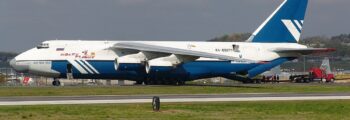 Avion cargo Super Guppy en train de décoller