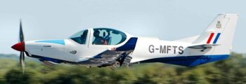 location jet privé : gratte-ciel modernes entouré de verdure