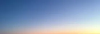 Coucher de soleil urbain coloré, sans jet privé.