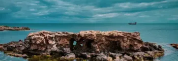 vue sur mer et montagnes