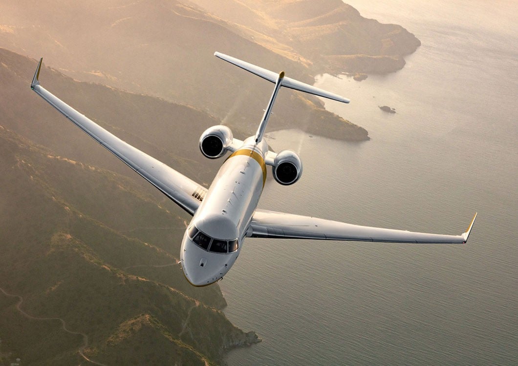 location jet privé : Vue côtière avec jet Global 6500.