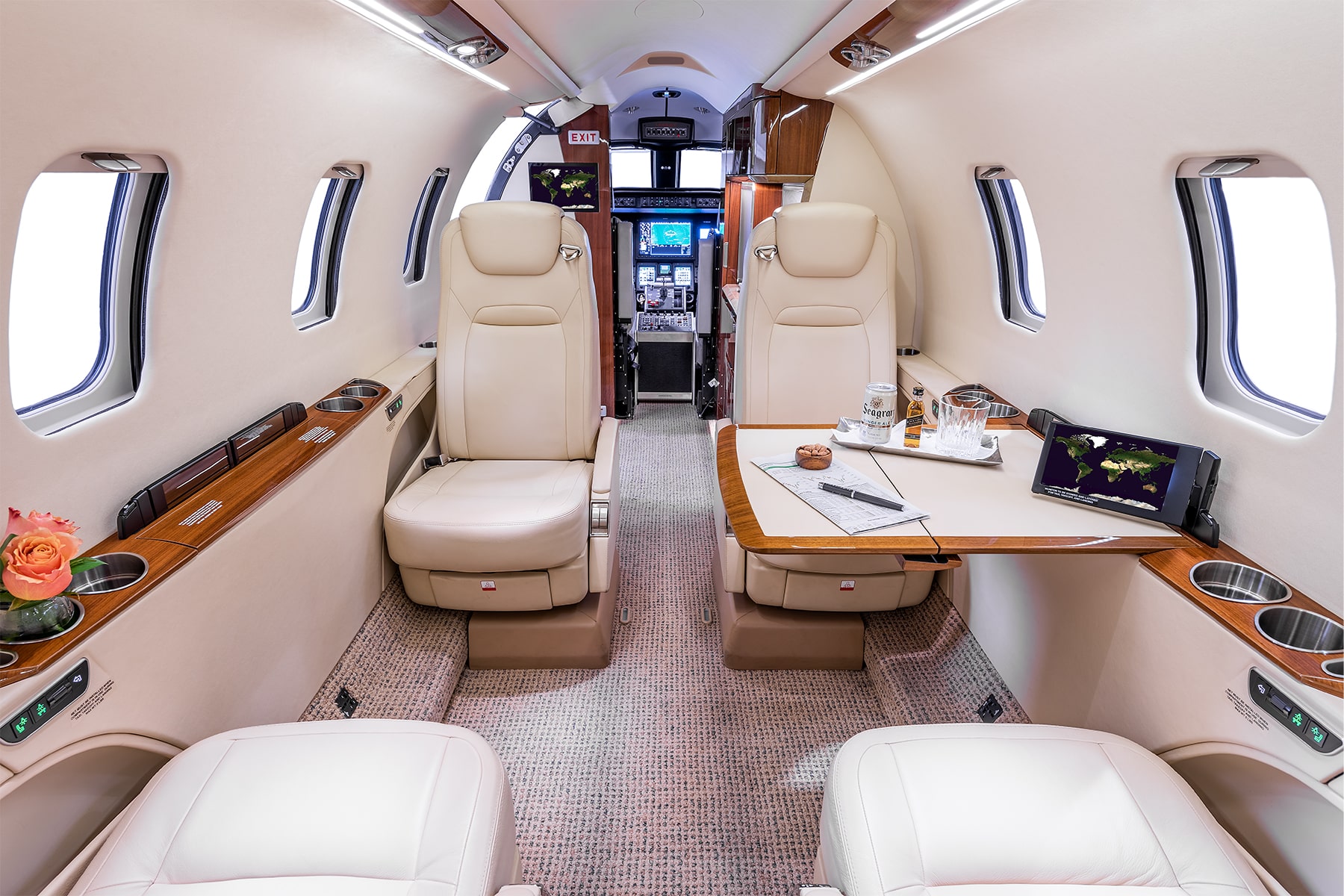 **Texte alternatif** : Location de jet privé - intérieur LEARJET 70 luxueux.