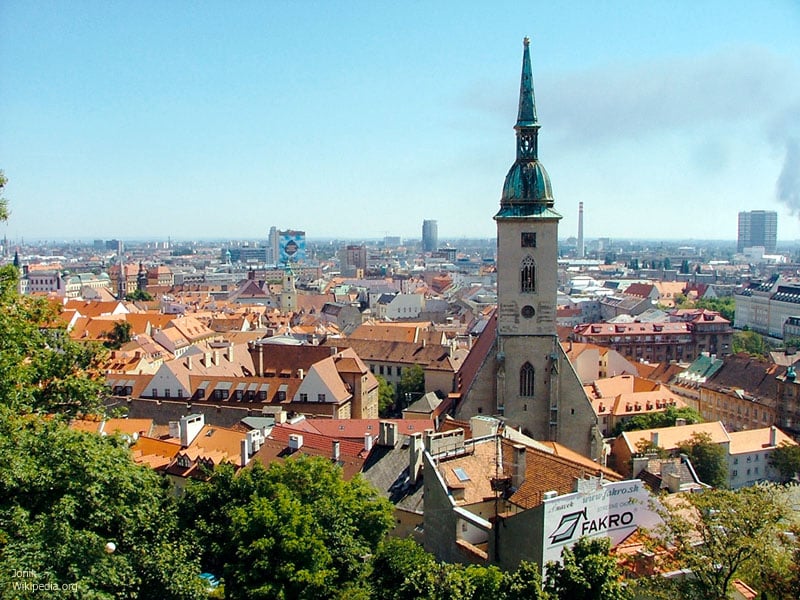 Bratislava_old_town_from_castle_hill-Crédit-wikimedia-Commons