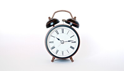 Hoe ga je om met een jetlag in de zakenluchtvaart, hoe bereken je UTC-tijd en hoe beperk je een jetlag?