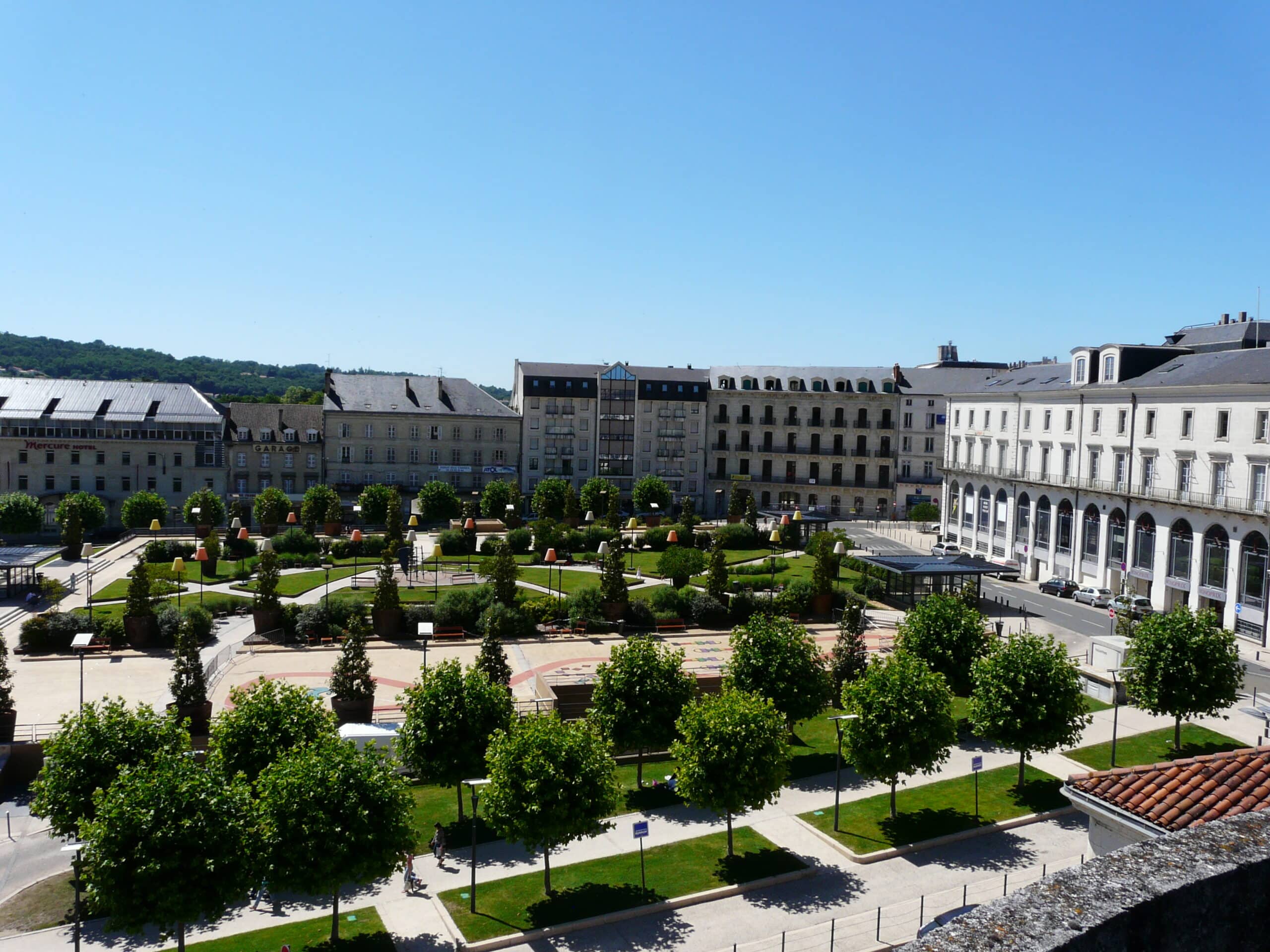 Place Francheville remplie de jardins, Périgueux