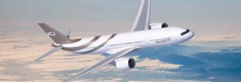 **emplacement de jet privé : Gulfstream G300 stationné piste**