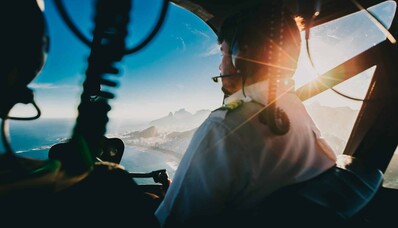 Alles wat je moet weten over helikopterpiloot worden: opleiding, salaris, carrièremogelijkheden..