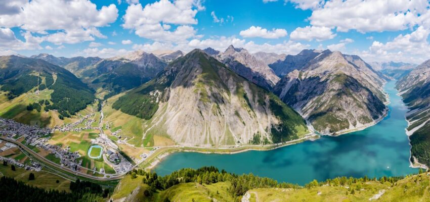Livigno,,Italy,,Panoramic,Aerial,View,Of,The,Lake,And,Valley